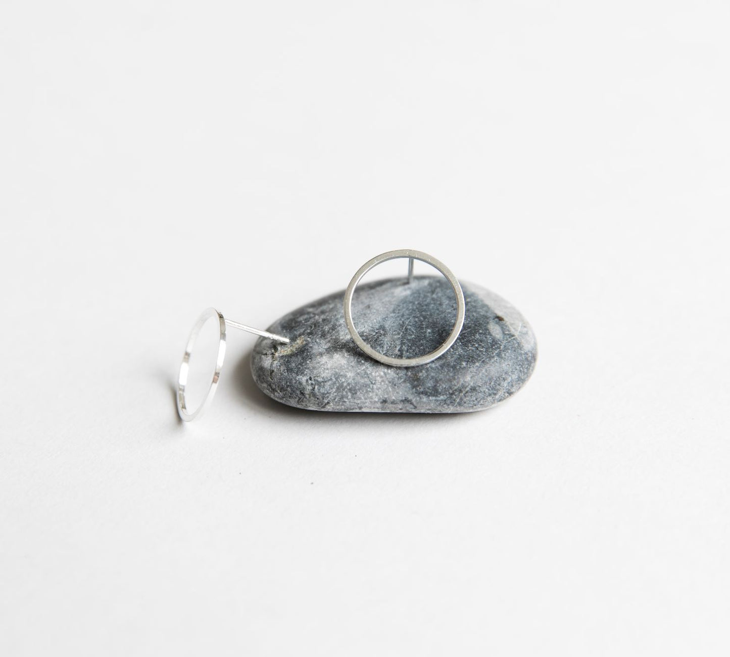 Tiny circle - earrings