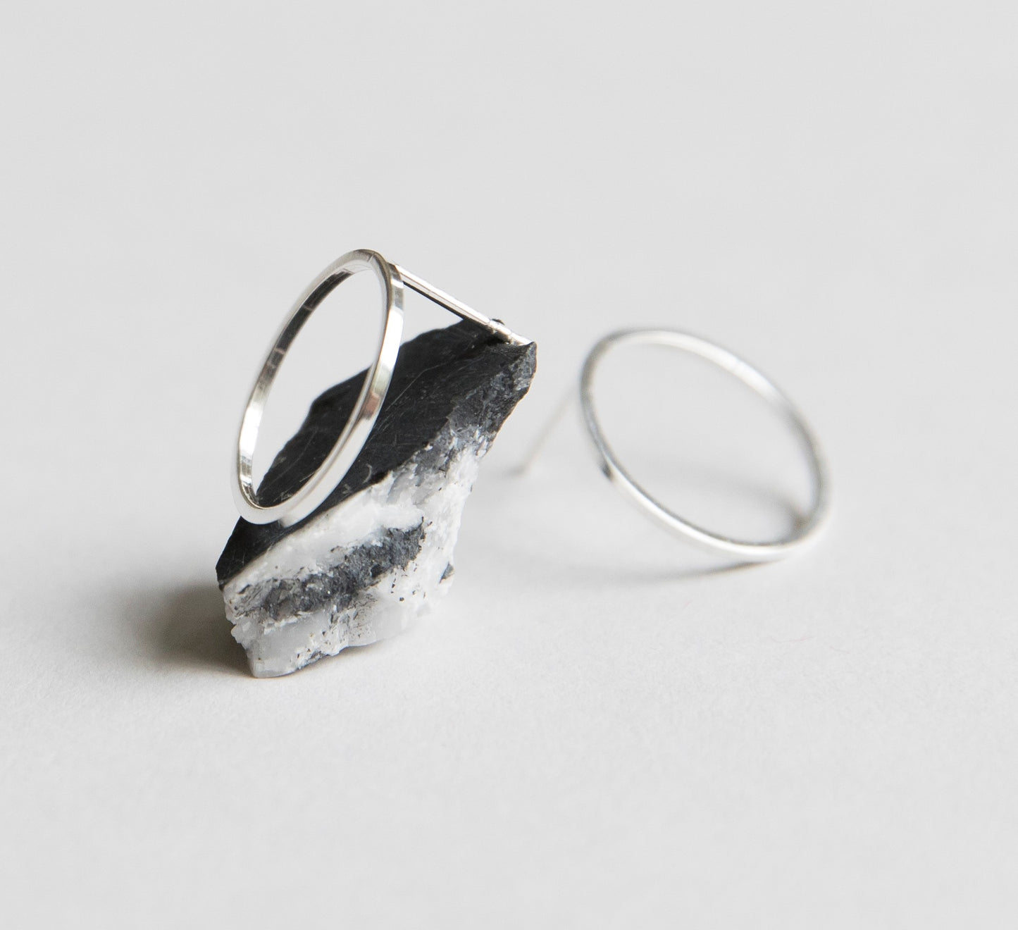 Tiny circle - earrings